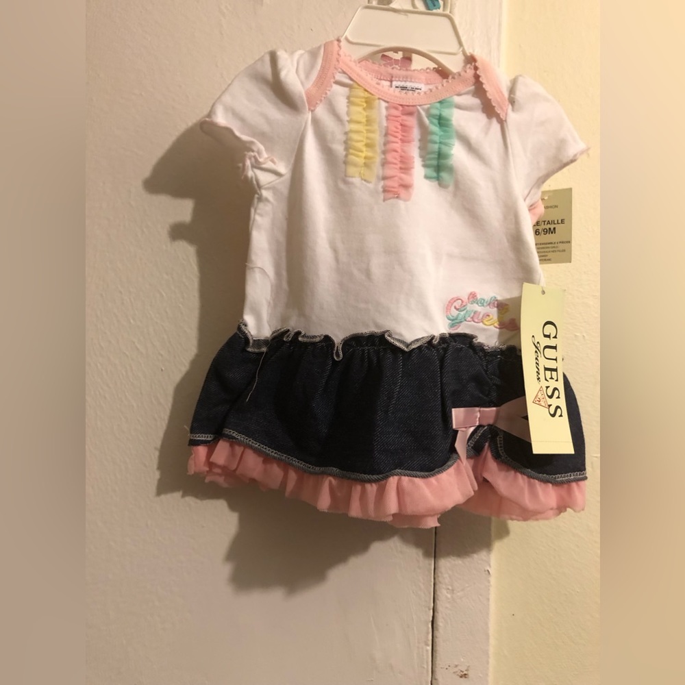 NWT Baby Guess 2-piece set, size 6/9 months